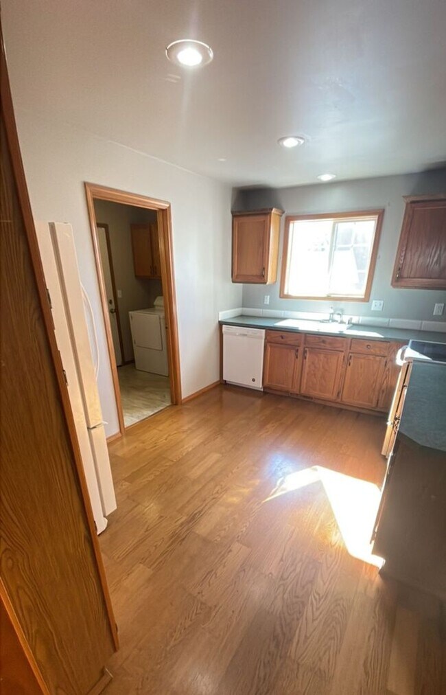 Photo - PRELEASING: 4 bdrm/1.5 bath house near WWU Park-N-Ride