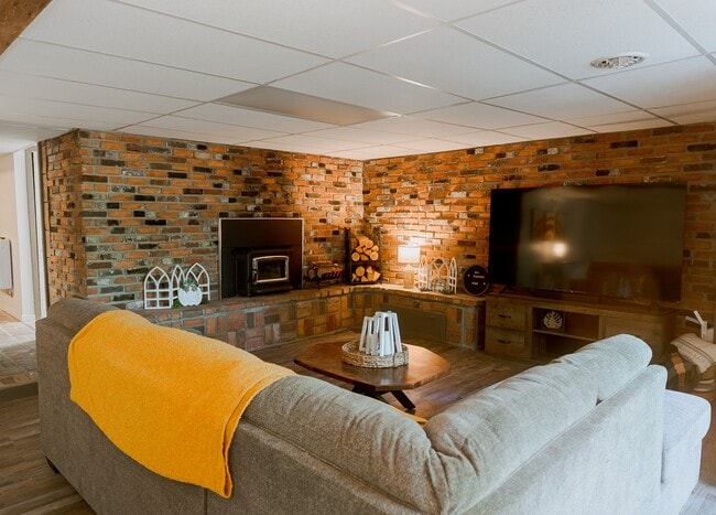 Building Photo - 244 Toby St Unit B