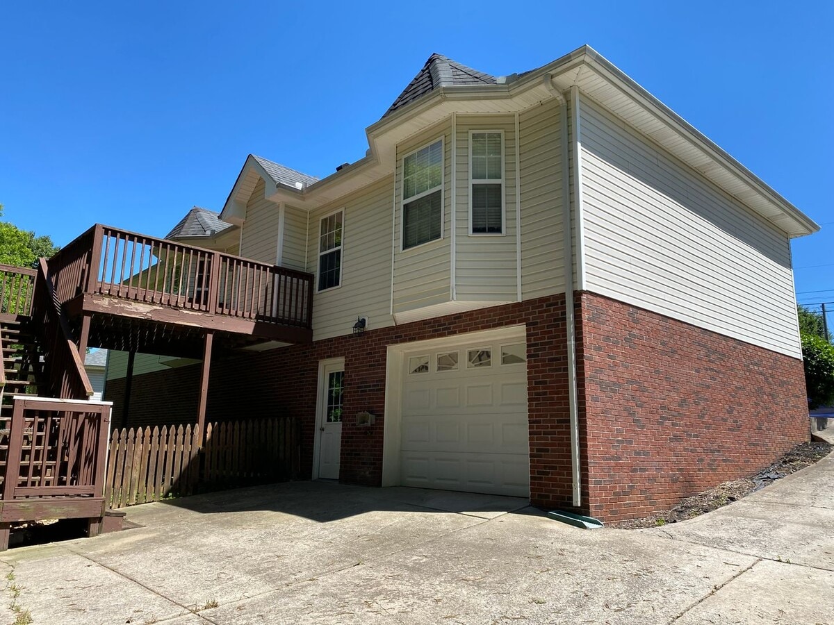 3 Bedroom Pet Friendly Home For Rent In St. B Area! - 3 Bedroom Pet Friendly Home For Rent In St. B Area!
