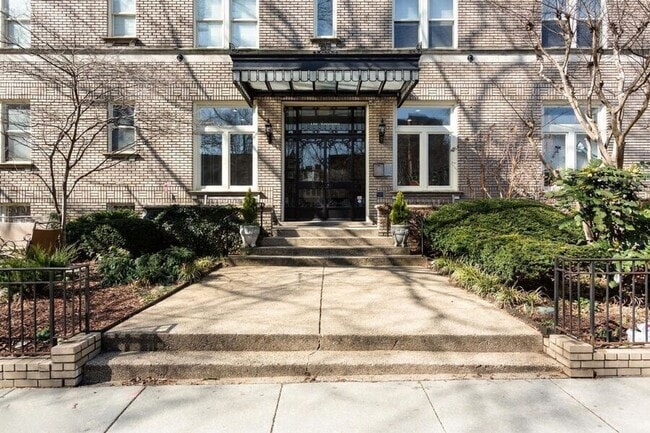 Photo - 1916 17th St NW