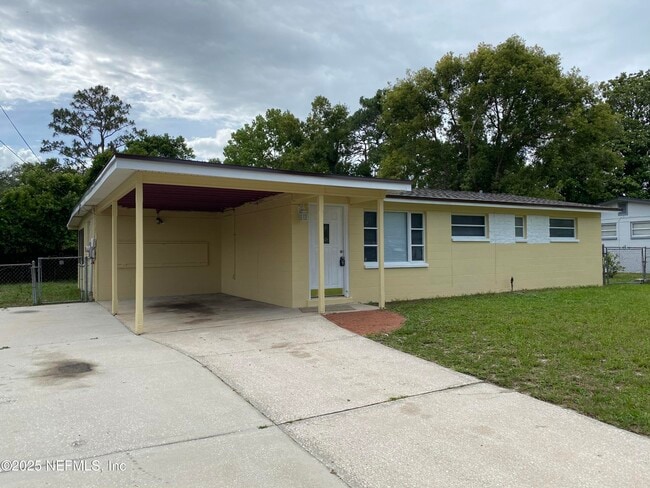 Building Photo - 165 Parkwood Dr W Rental