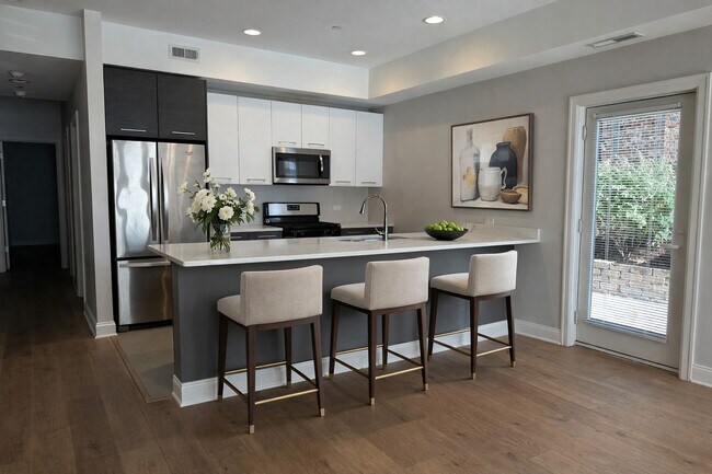 Photo - 833 Laurel Ave