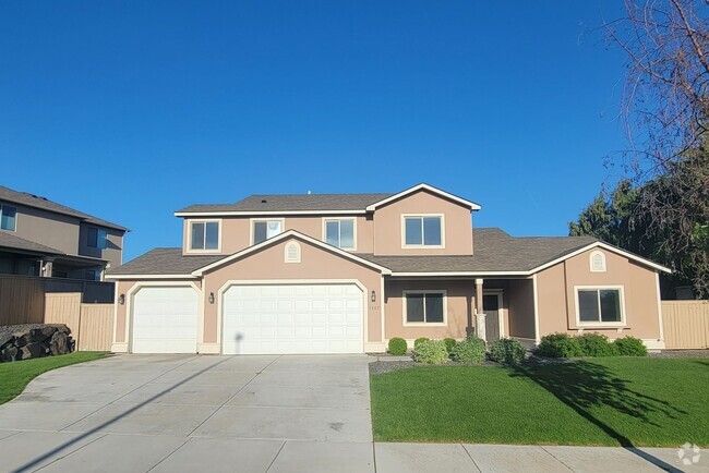 Building Photo - Gorgeous 5 bedroom in Quiet Kennewick Neig... Rental