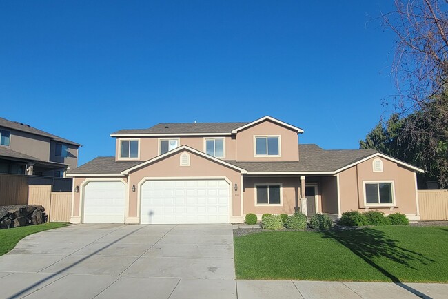 Gorgeous 5 bedroom in Quiet Kennewick Neig... - Gorgeous 5 bedroom in Quiet Kennewick Neig... House