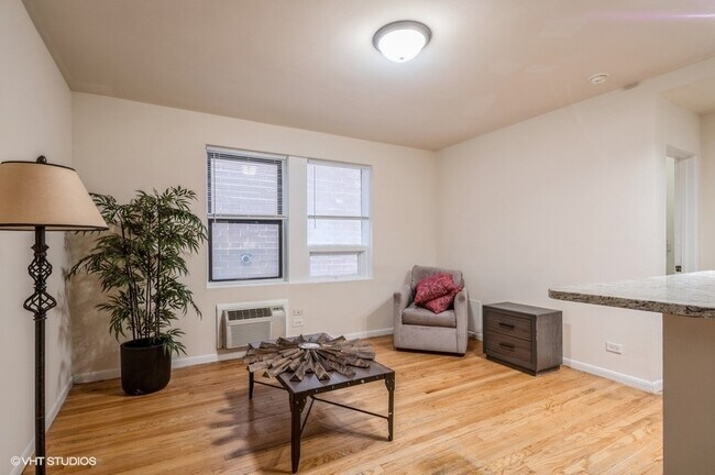 Photo - 1504 N Dearborn Pkwy Unit 203