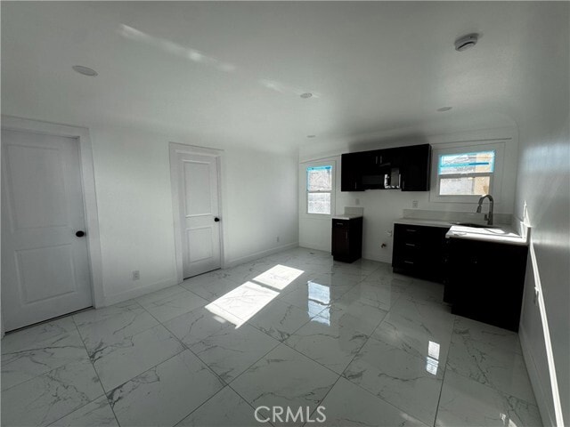 Photo - 1018 E 79th St