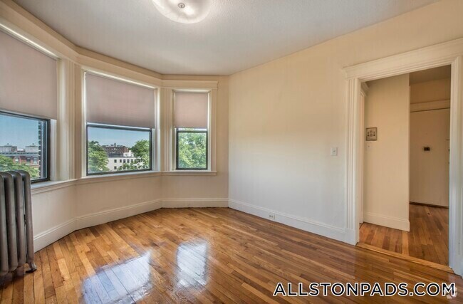 Building Photo - 1160 Commonwealth Ave Rental