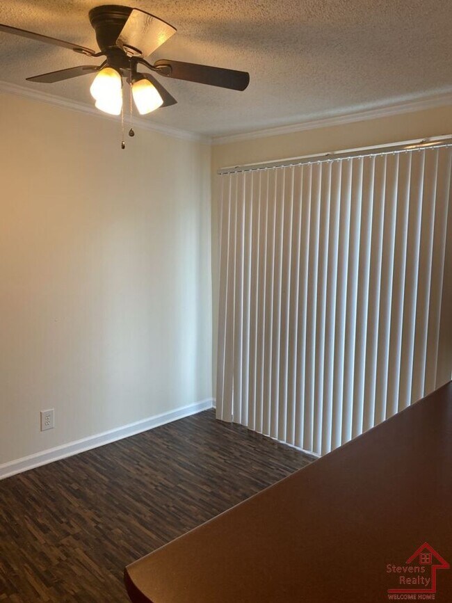 Photo - 540 McQuade Cir