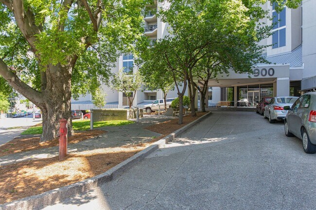 Photo - AVAILABLE JANUARY 3RD - JULY 31ST 2026. $1...