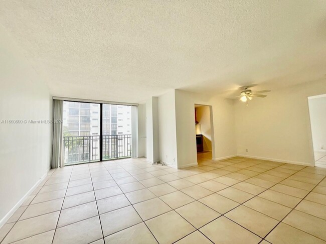 Photo - 17011 N Bay Rd Condominio Unidad 407