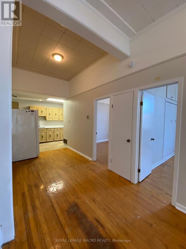 Photo - 32 Grand River St N