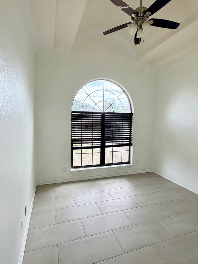 Photo - 1707 Crown Pointe Blvd