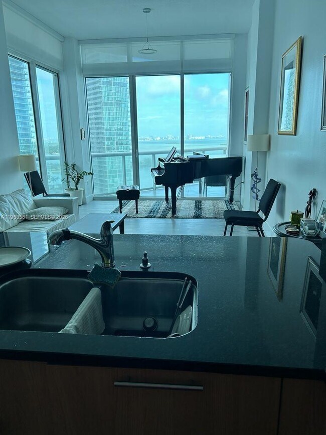 Photo - 480 NE 30th St Unidad 2206