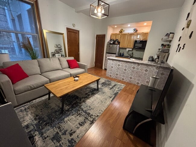 Building Photo - 325 W 45th St Unit 118