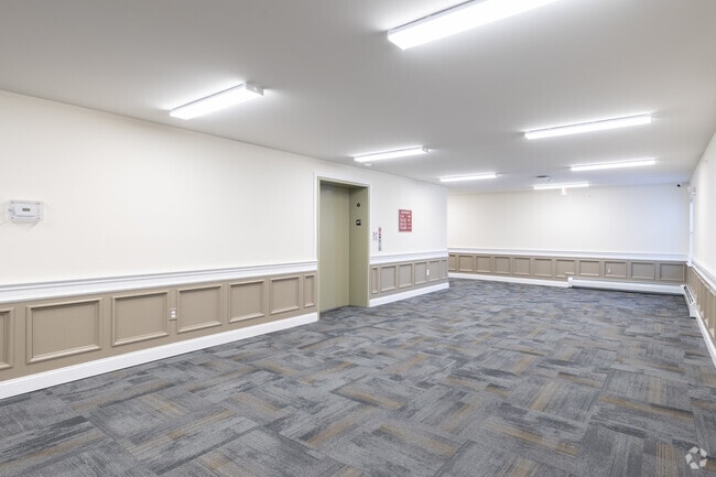 Lobby / Elevator
