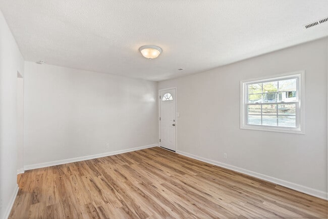 Photo - 152 Hamilton Cir