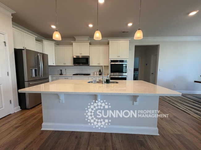 5 Bed 4.5 Bath with Huge Bonus