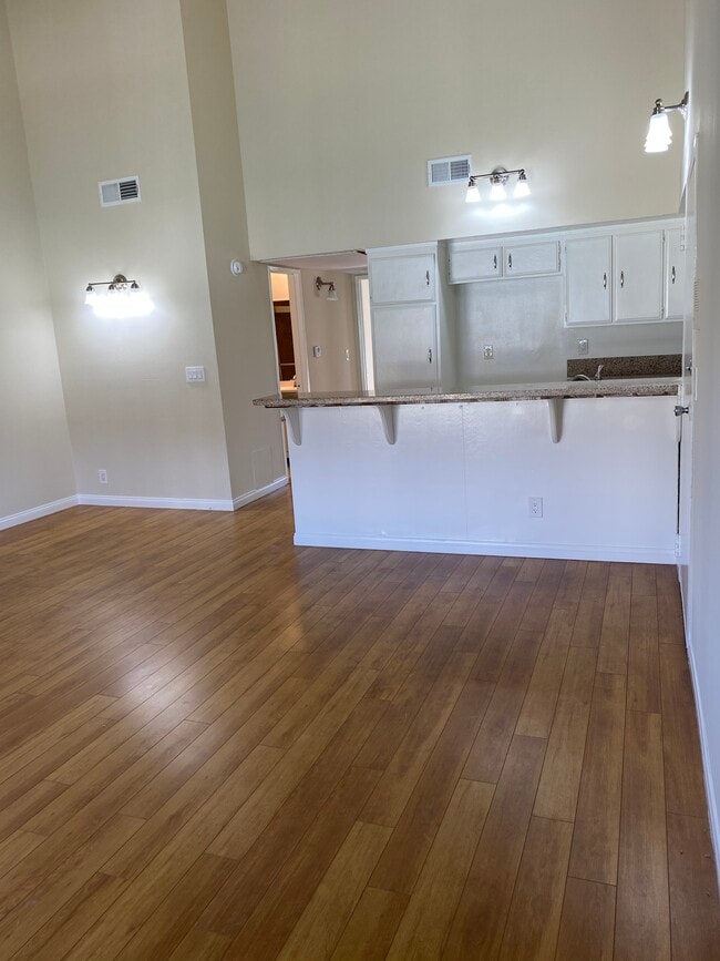 Photo - 1247 N June St Unit 8
