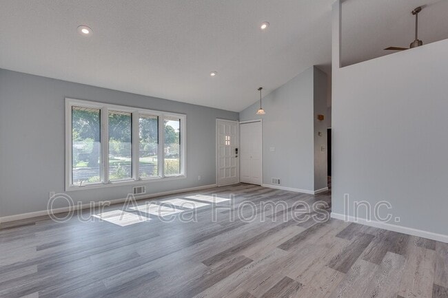 Photo - 617 Marshall St NE