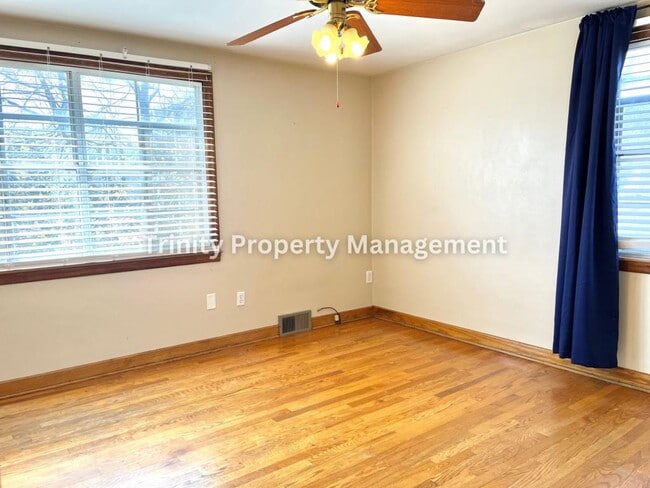 Photo - 122 Marshall St