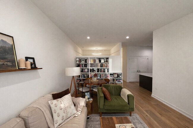 Photo - 4513 N Clark St