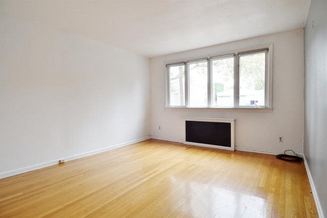 Photo - 19 W 32nd St Unit 1