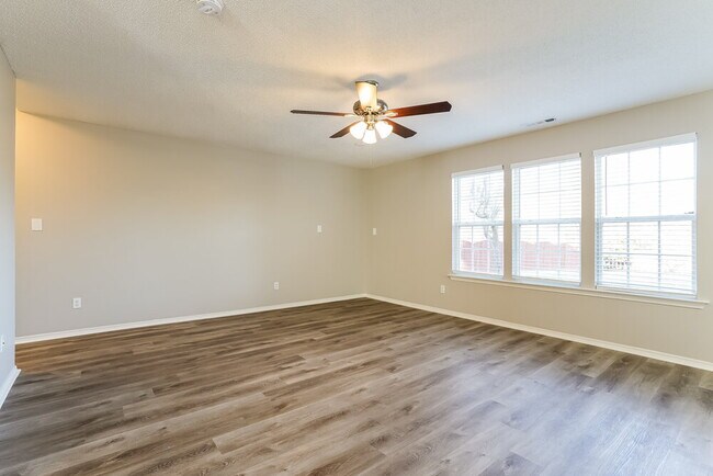 Photo - 6333 Saybrooke Dr