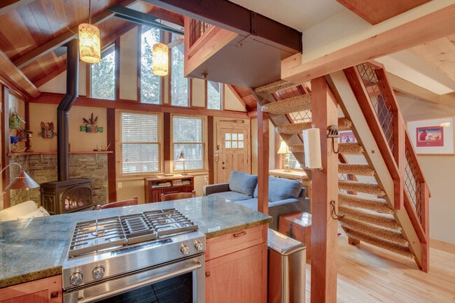 Photo - 7040 Bellevue Ave Unit ID1386139P