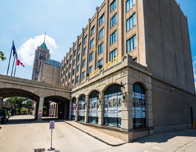 St. Regis House Apartments For Rent in Detroit, MI