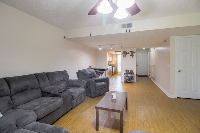 Photo - 34 Knollwood Cir