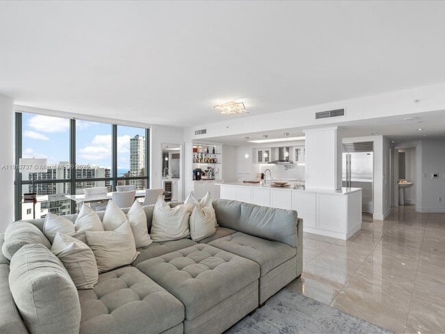 Photo - 1331 Brickell Bay Dr Unit 1811