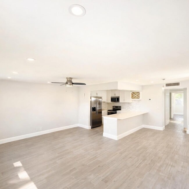 Building Photo - 299 Tuscany F Unit F