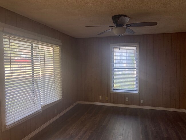 Photo - 3/2 in Quiet Denison Neighborhood