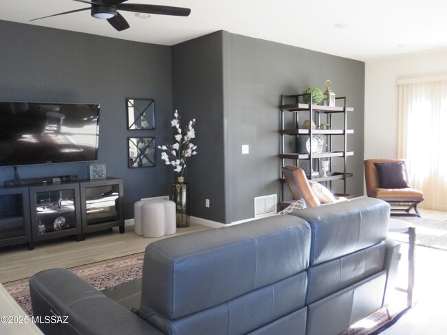 2509 N Mesquite Pl