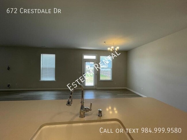 Photo - 672 Crestdale Dr