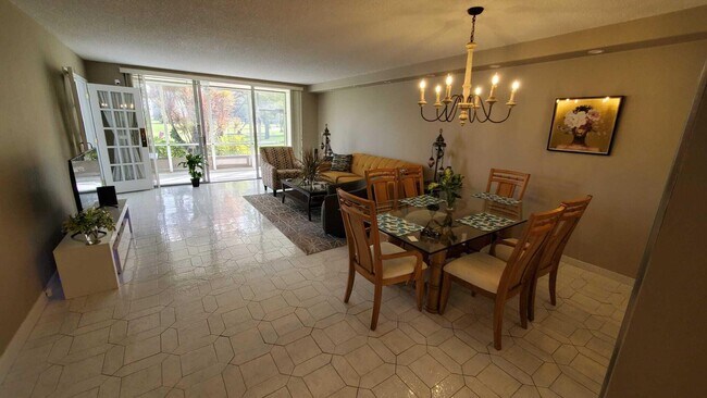 Photo - 3800 Oaks Clubhouse Dr Unit 112