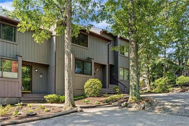 7 Wake Robin Rd