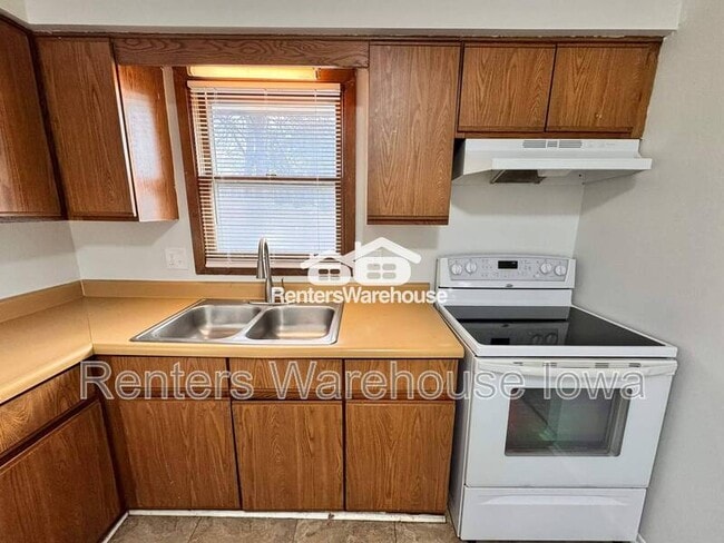 Photo - 830 Hartford Ave