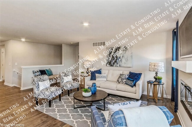 Photo - 1407 Crossing Ln