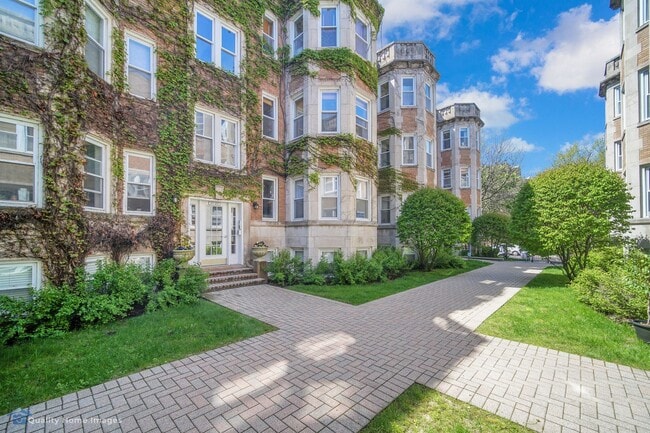 Photo - 877 W Cornelia Ave Unit 3