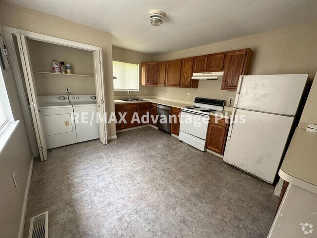Building Photo - 9906 Green Bay Rd Unit B Rental