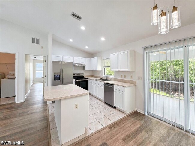 Photo - 1407 W 10th St