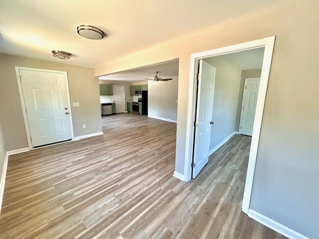 Photo - 142 Whitt St