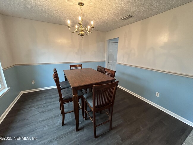 Photo - 528 Thornberry Rd