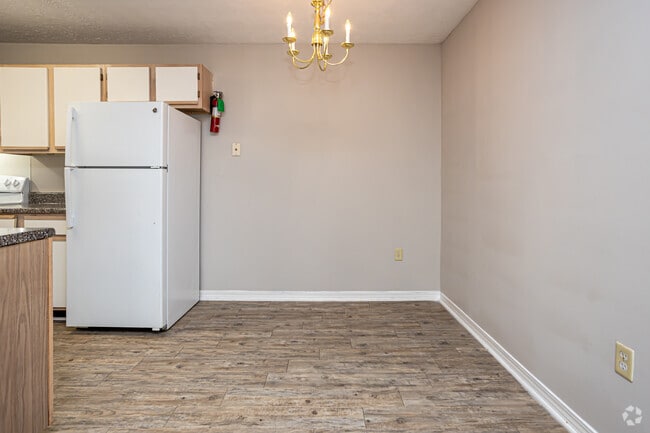 2BR, 2BA - 1,089SF