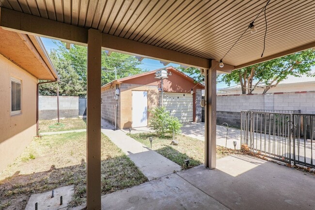 Photo - Spacious 4 Bedroom Home with Workshop