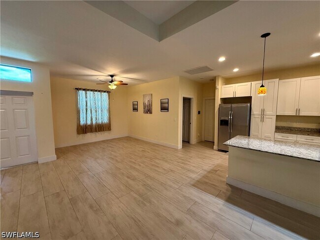 Photo - 5560 Belrose St