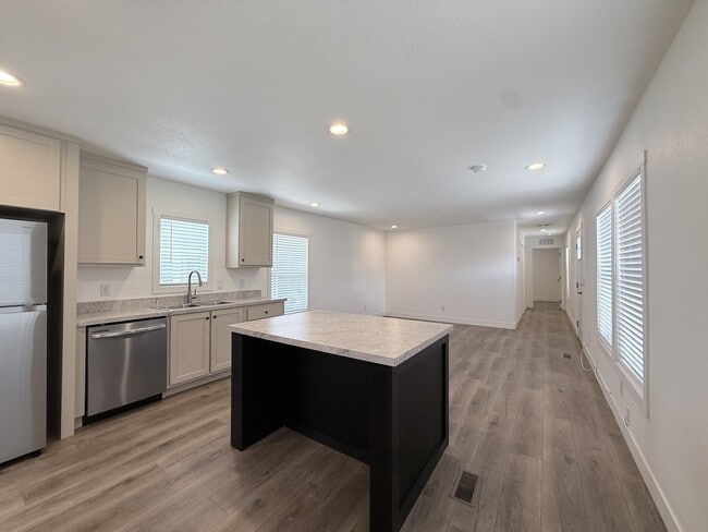 Photo - 2060 N Center St