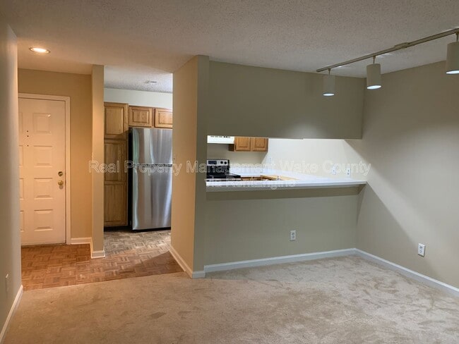 Photo - 700 Bishops Park Dr Unit 202