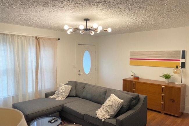 Photo - 1408 Memorial Dr SE